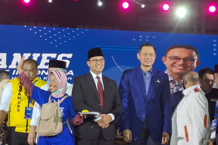 Bakal capres Koalisi Perubahan untuk Persatuan Anies Baswedan saat menghadiri acara relawan ANIES di Senayan, Jakarta Pusat, Minggu (7/5/2023). 