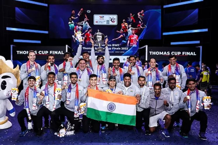 Tim badminton putra India berpose usai juara Piala Thomas 2022 di Bangkok.

