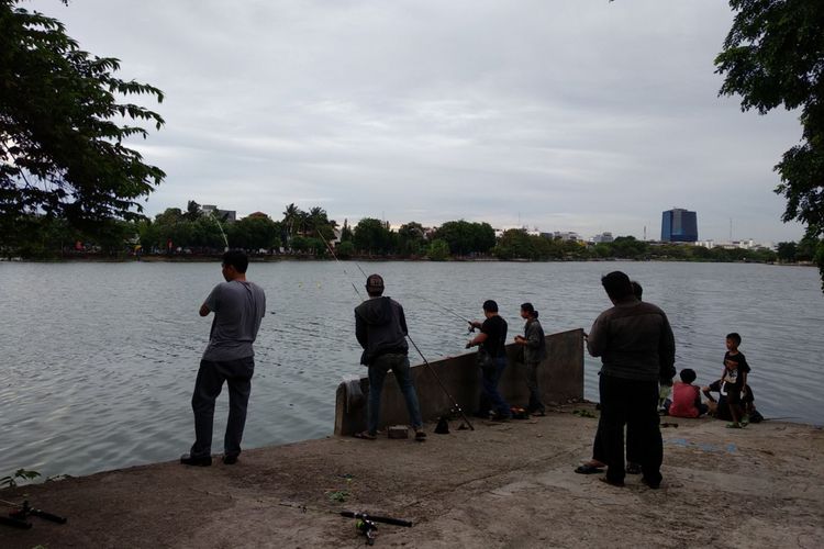 Kondisi danau Sunter, Jakarta Utara, Rabu (29/11/2017). Menteri kelautan dan perikanan Susi Pudjiastuti berharap danau Sunter dapat dibuat seperti danau Jenewa di Swiss dibawah pemerintahan Anies Sandi. 