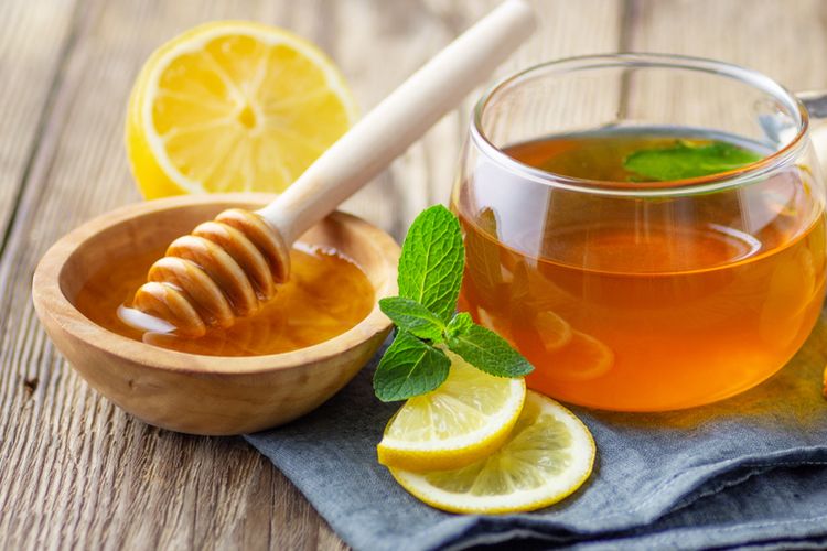 Ramuan lemon dan madu bisa menjadi obat alami untuk menghilangkan dahak. 