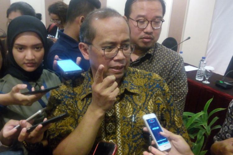 Ketua Dewan Pengarah (Dewas) BPJS Ketenagakerjaan, Guntur Witjaksono memberikan keterangan terkait dugaan pelecehan seksual yang dilakukan anggotanya di Hotel Kartika Chandra, Jakarta, Jumat (11/1/2019). 