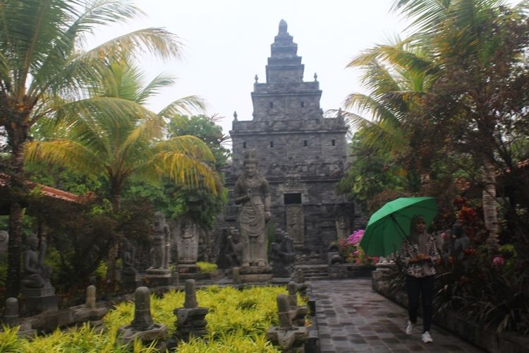 Candi Kito, salah repelika candi di Lembah Tumpang, destinasi wisata di Kecamatan Tumpang, Kabupaten Malang, Jumat (6/12/2019).