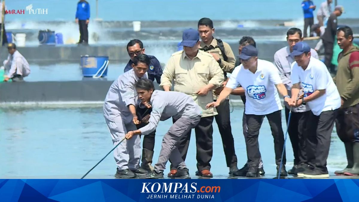 Prabowo Tarik Jala Bareng Penambak Udang di Kebumen