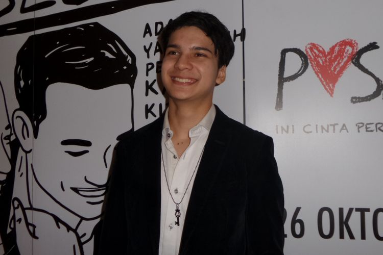 Endy Arfian ketika menghadiri gala premiere film Posesif di XXI Senayan City, Jalan Asia Afrika, Jakarta Pusat, Senin (16/10/2017).