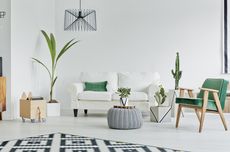 6 Ide Mendekorasi Ruang Tamu dengan Sofa Putih