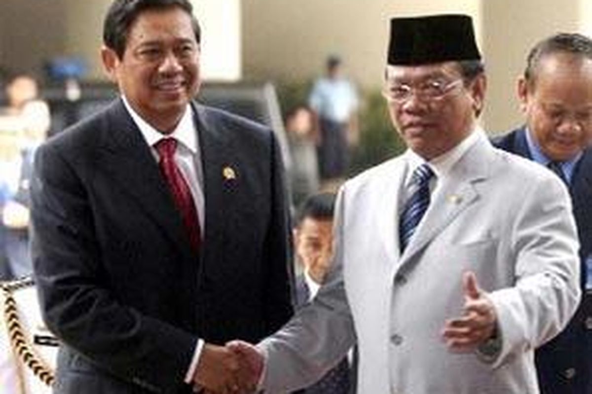 Presiden Susilo Bambang Yudhoyono dan Ketua DPR Agung Laksono.