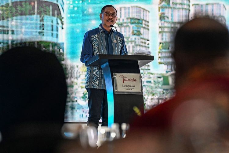 Kepala Otorita IKN Bambang Susantono menyampaikan pidato dalam Rapat Koordinasi Nasional (Rakornas) Otorita Ibu Kota Nusantara (OIKN), Kamis (14/3/2024). Rakornas tersebut sebagai pengenalan IKN dan potensi kerja sama OIKN dengan pemda. ANTARA FOTO/Erlangga Bregas Prakoso/rwa.