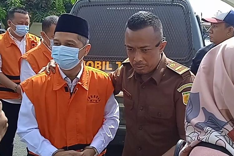 Rektor Unila Karomani saat tiba di Pengadilan Negeri (PN) Tanjung Karang, Selasa (10/1/2023) pagi.