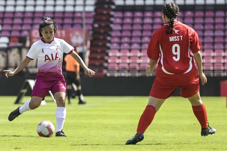 Pemain tim perempuan AIA Indonesia Drupadi saat bertanding pada laga AIA Championship 2019 di Lapangan SCG Stadium, Bangkok, Thailand, Kamis (7/3/2019). Drupadi menang 2-1 atas AIA SH Chili Peppers, dan akan melanjutkan ke babak final melawan The Strikers Cina  di Markas Resmi Tottenham Hotspur, London pada awal Mei 2019 mendatang.