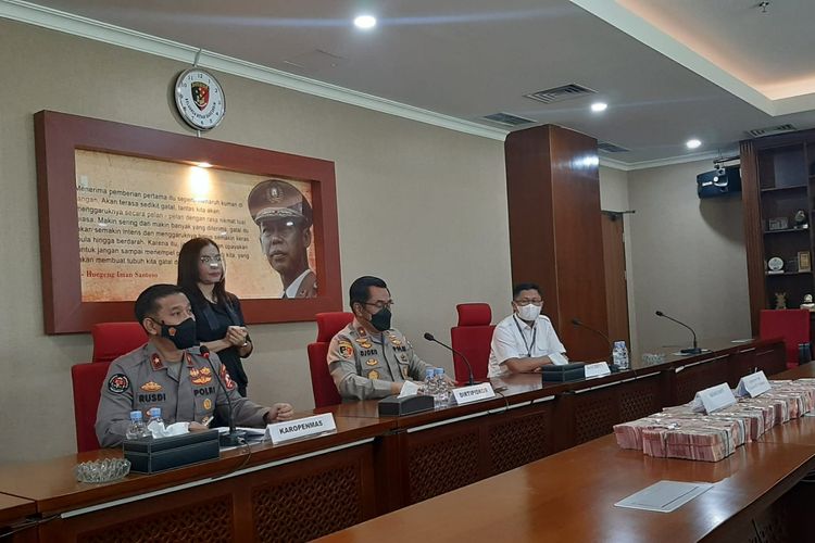 Konferensi pers perkembangan kasus dugaan tindak pidana korupsi oleh PT JIP di Bareskrim Polri, Jakarta, Rabu (8/12/2021).