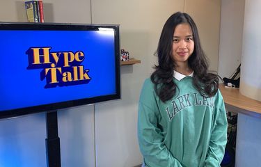 Penyanyi Claudia Santoso saat jadi bintang tamu di program Hype Talk, Rabu (29/3/2022).