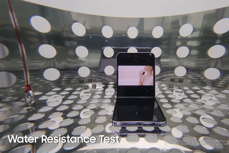 Pengujian Water Resistance Test di pabrik perakitan Galaxy Z Fold 4 dan Flip 4.