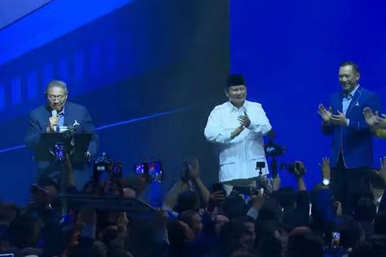 Ketua Majelis Tinggi Partai Demokrat Susilo Bambang Yudhoyono (SBY) menyanyikan lagu berjudul Kamu Ngga Sendirian karya band Tipe-X yang khusus ditujukan untuk bakal calon presiden Prabowo Subianto.