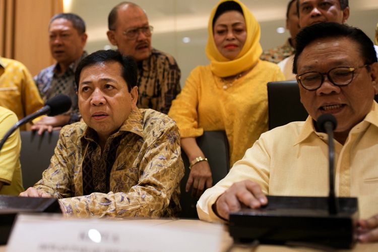 Ketua Umum DPP Partai Golkar Setya Novanto mengadakan rapat dengan jajaran Dewan Pakar Partai Golkar di Kantor DPP Partai Golkar, di Jalan Anggrek Neli Murni, Jakarta Barat, Jumat (21/7/2017). Pertemuan ini digelar atas permintaan DPP Golkar untuk membahas status Setya Novanto yang menjadi tersangka korupsi proyek pengadaan kartu tanda penduduk elektronik (E-KTP).