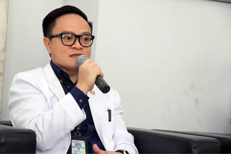 Dokter spesialis penyakit dalam Rumah Sakit Hasan Sadikin (RSHS) Bandung, dr Miftahurachman SpPD MKes