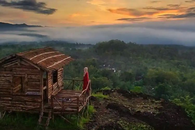 Wisata Gunung Gentong atau disebut dengan Puncak 4G merupakan obyek wisata di kawasan Gunung Kidul.