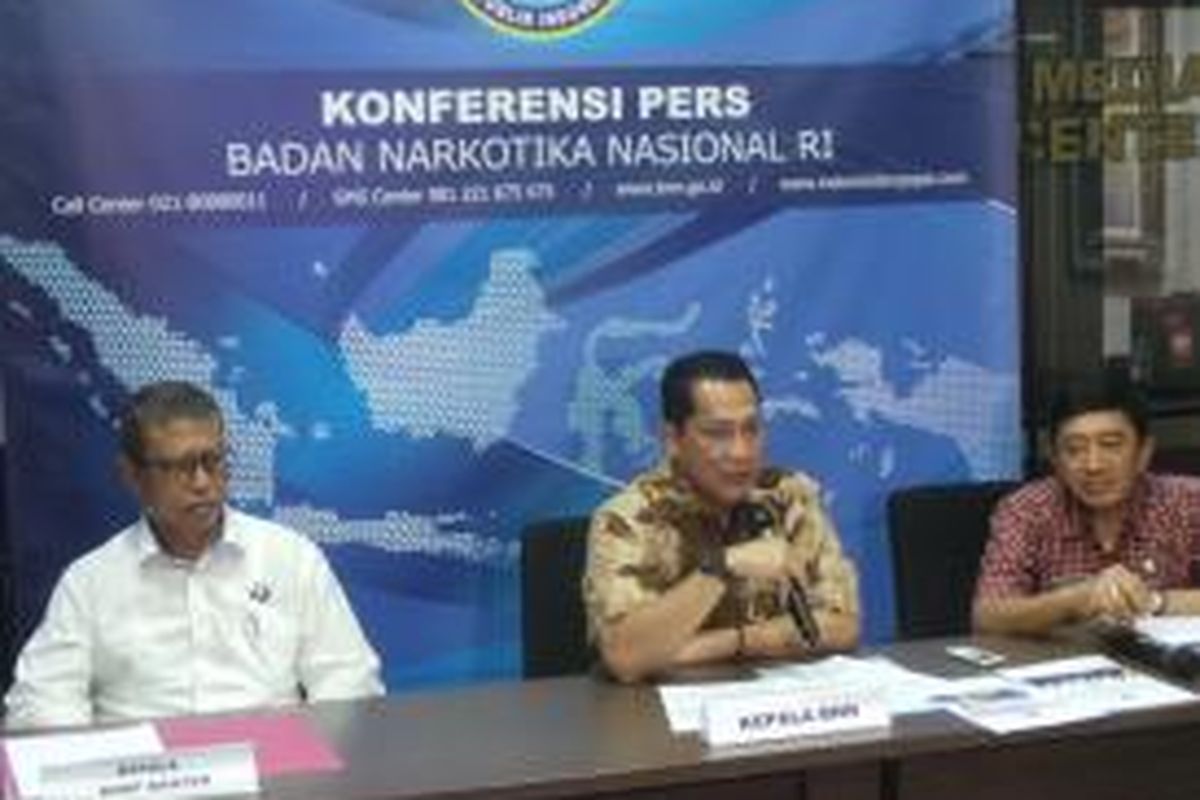 Kepala BNN Komjen Budi Waseso menjelaskan kasus penangkapan awak sebuah maskapai terkait kasus narkoba di kantor BNN, Cawang, Jakarta Timur. Selasa (22/12/2015)
