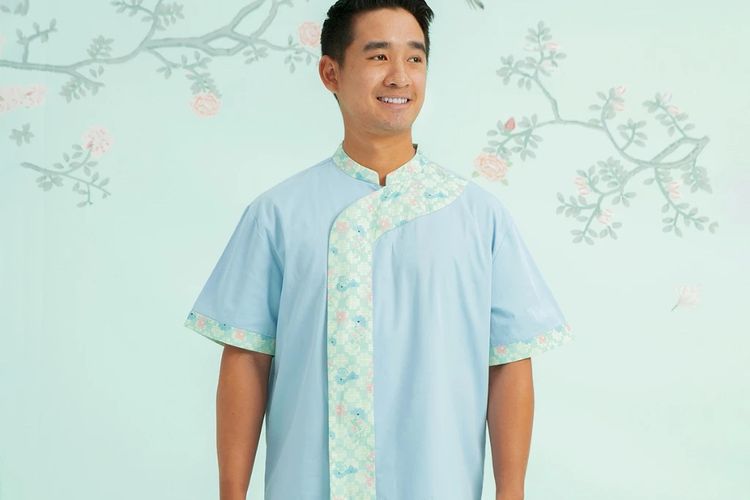 Cheongsam pria dari toko Cottonink.