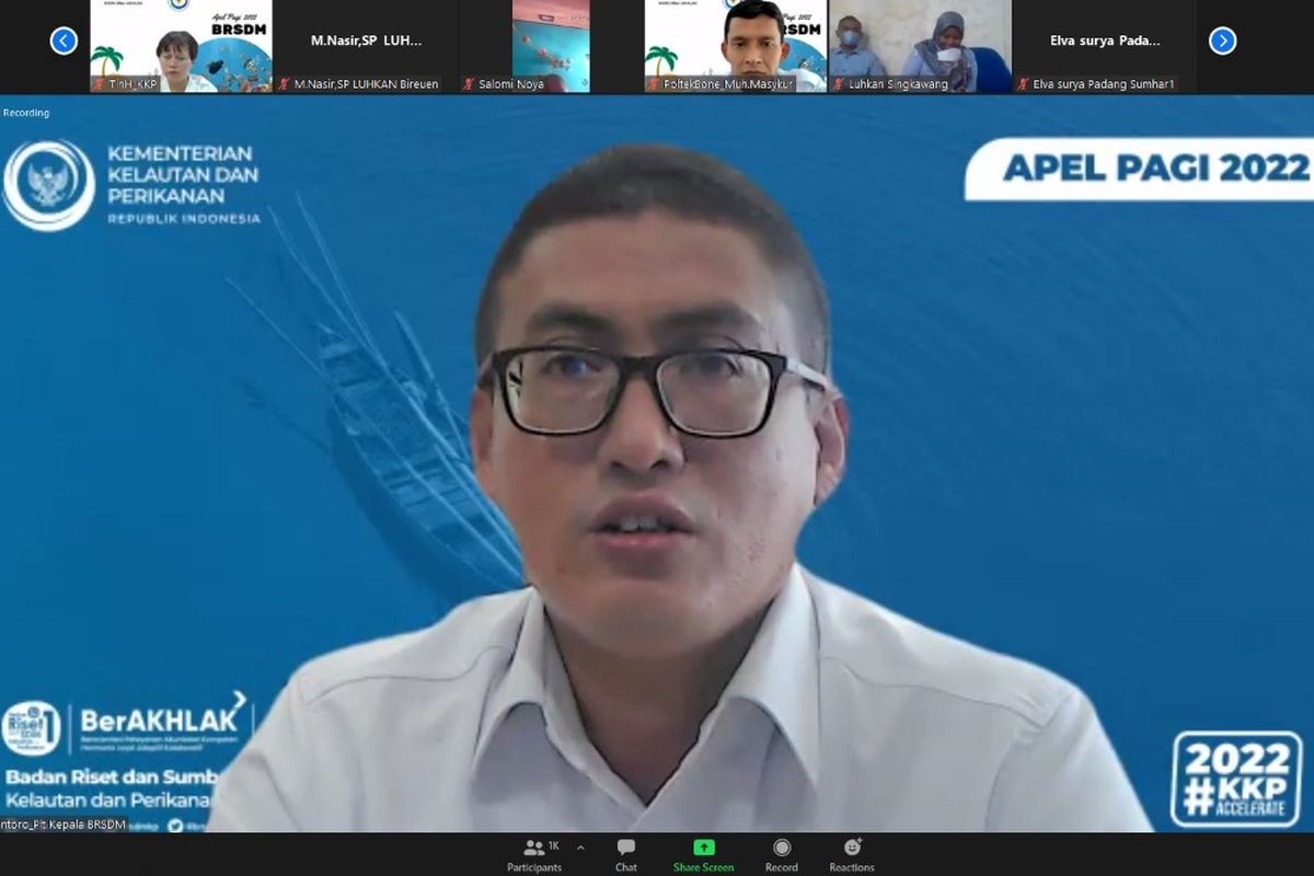 Kepala Badan Riset dan Sumber Daya Manusia (BRSDM) Kelautan dan Perikanan Kusdiantoro saat memimpin apel pagi perdana BRSDM secara virtual pada Senin (3/1/2022).