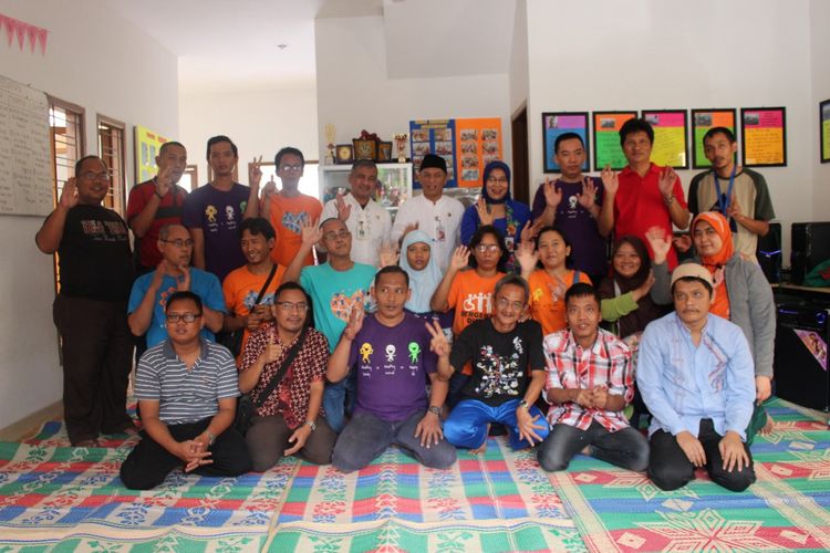 Suku Dinas Sosial melakukan pertemuan dengan keluarga penerima manfaat penyandang disabilitas mental di UILS Rumah Kita, Jakarta Selatan, Kamis (13/7/2017).