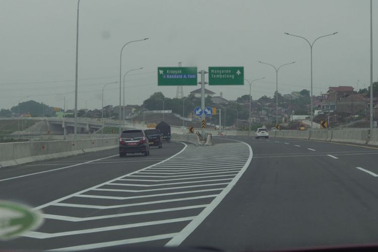 Suasana perjalanan ekspedisi komparasi Tol Trans Jawa - Pantura oleh tim Otomotif Kompas.com