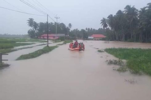 Banjir Setinggi 1,5 Meter Landa Padang Pariaman, 120 Warga Dievakuasi dengan Perahu Karet