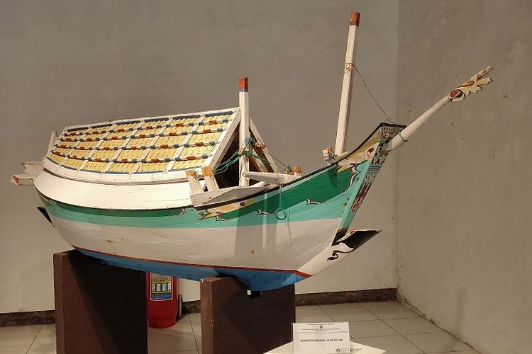 Miniatur Perahu Janggolan, buatan orang Madura yang dipamerkan di pameran Perahu Tradisional Nusantara, Museum Bahari, Jakarta, Sabtu (30/11/2019).
