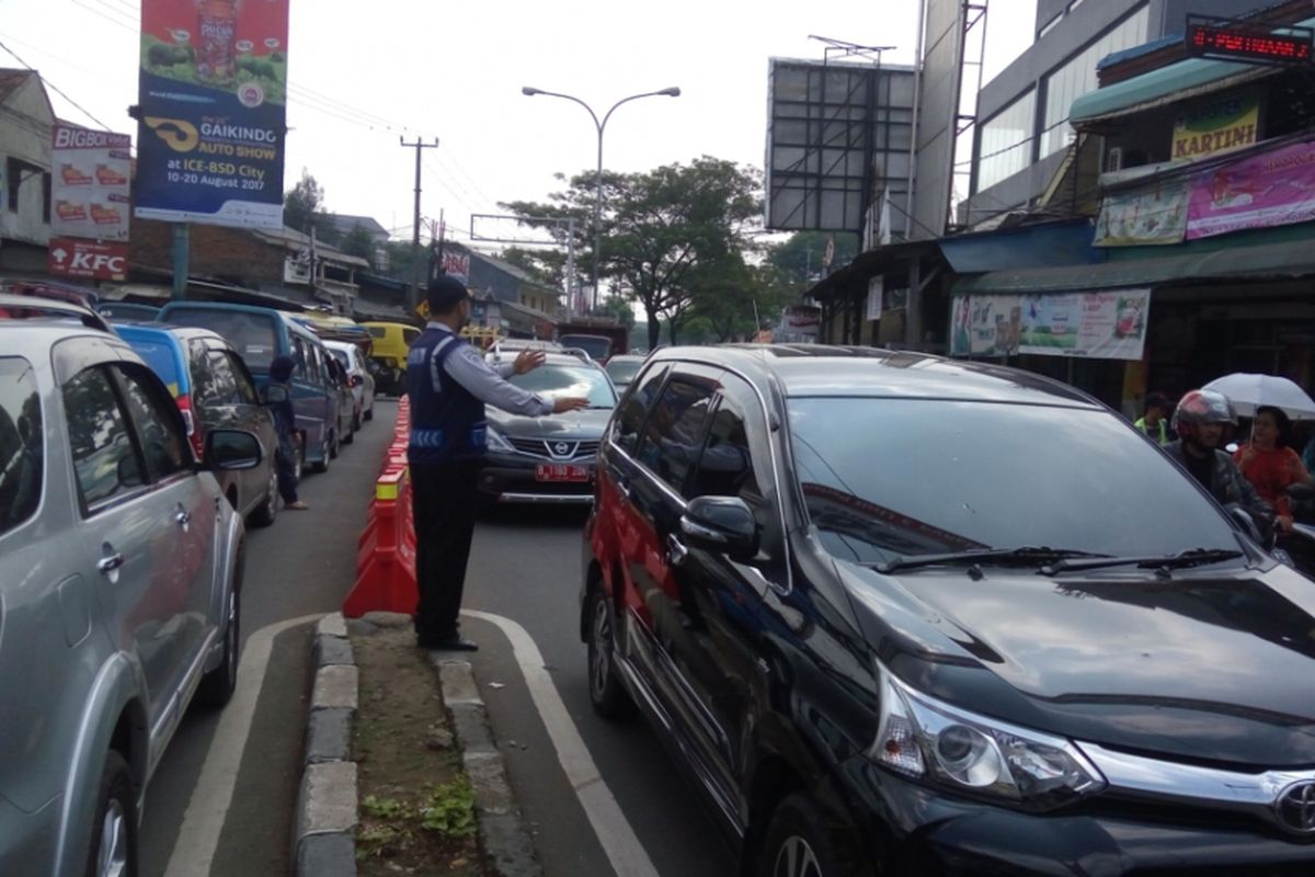 Uji coba penerapan Jalan Dewi Sartika di Depok menjadi jalan satu arah dimulai Sabtu (29/7/2017). Seperti yang direncanakan, sistem satu arah berlaku bagi lalu lintas kendaraan dari arah Jalan Raya Sawangan menuju Jalan Margonda dan Jalan Siliwangi.