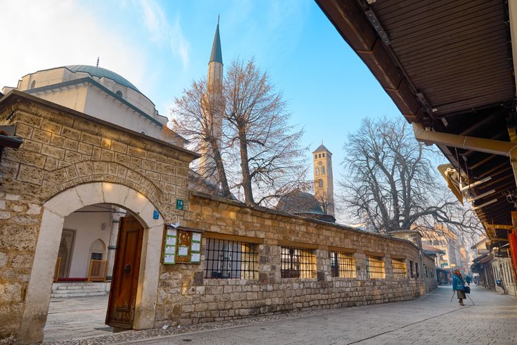 Masjid Gazi Husrev-beg di pusat kota Sarajevo, Bosnia and Herzegovina.
