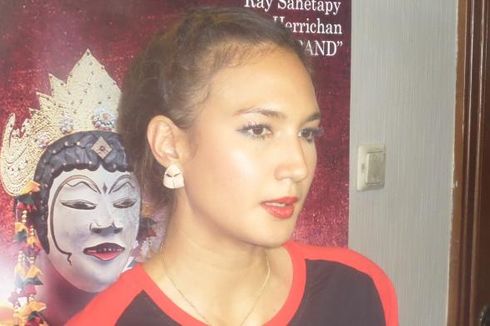 Nadine Chandrawinata Dapat Pengalaman Baru dari Festival Erau