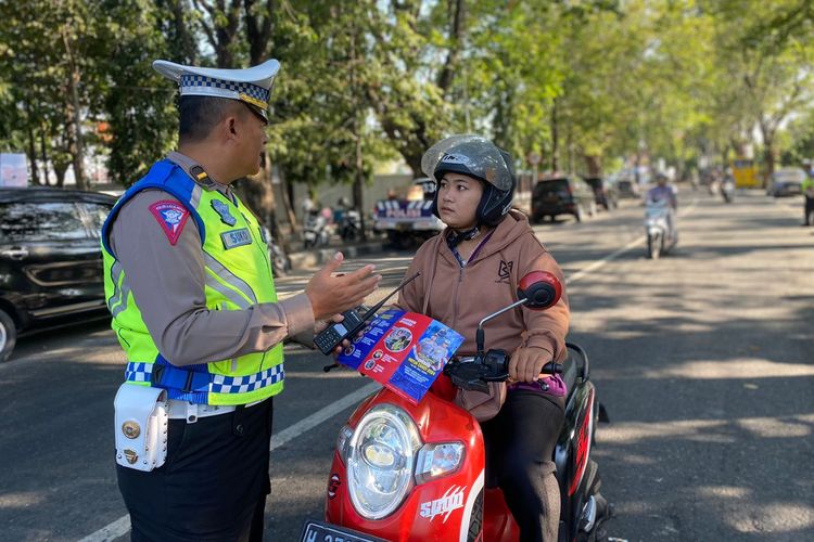 Ilustrasi razia atau pemeriksaan kendaraan di jalan raya.