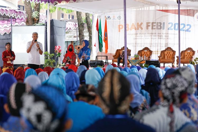Gubernur Jawa Tengah Ganjar Pranowo memberi materi dalamPengenalan Budaya Akademik dan Kemahasiswaan (PBAK) Fakultas Ekonomi dan Bisnis Islam (FEBI) UIN Salatiga  