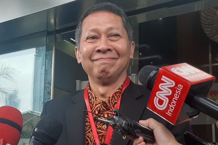 Mantan Direktur Utama PT Pelindo II Richard Joost Lino memberi keterangan kepada wartawan sebelum diperiksa penyidik KPK di Gedung Merah Putih KPK, Kamis (23/1/2020).