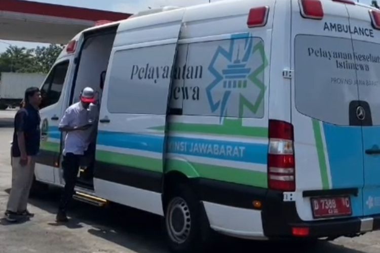 Mobil Dinas Dedi Mulyadi Disulap Jadi Klinik Berjalan di Tol Japek, Layani Pemudik Gratis