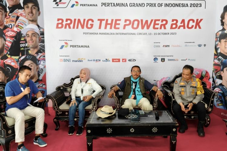 Konferensi pers di Media Center Indonesia Pertamina Mandalika International Circuit pada Sabtu (14/10/2023). 