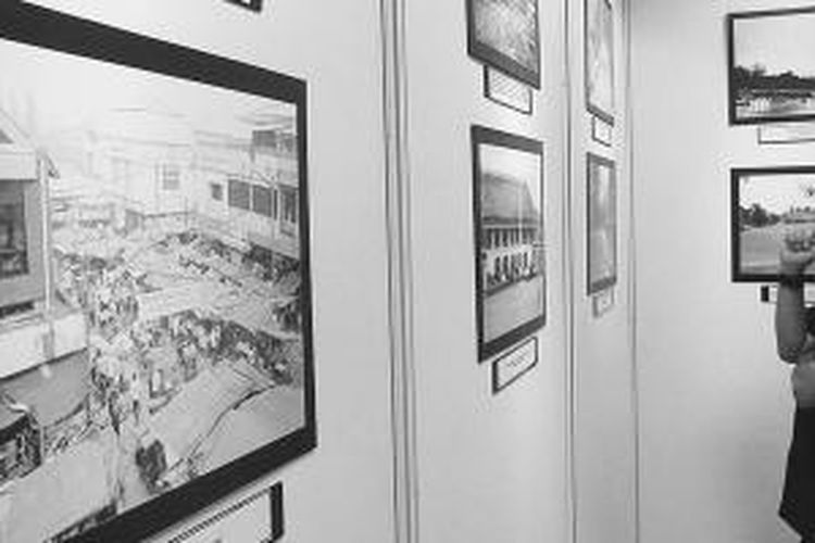 Wali Kota Bogor Bima Arya Sugiarto mengunjungi pameran ”Catatan Sejarah Kota Bogor dalam Foto” di Bogor Trade Mall, Senin (23/6/2014). Pameran memperlihatkan sejarah perjalanan Kota Bogor sejak zaman Hindia Belanda sampai saat ini. Pameran ini berlangsung hingga Rabu (25/6/2014).