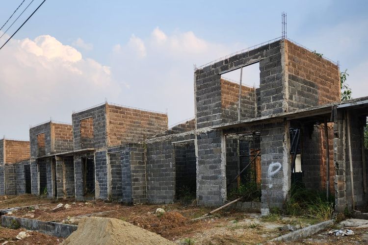 Cicilan KPR Jalan Terus tapi Rumah Modernland Cilejit Tak Kunjung Rampung