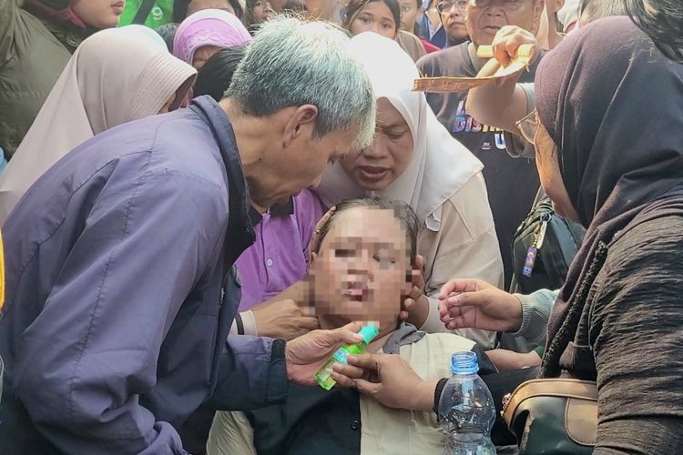 Saksikan Ibunya Rekonstruksi Bunuh Ayahnya di Banyumas, Anak Korban Pingsan dan Histeris