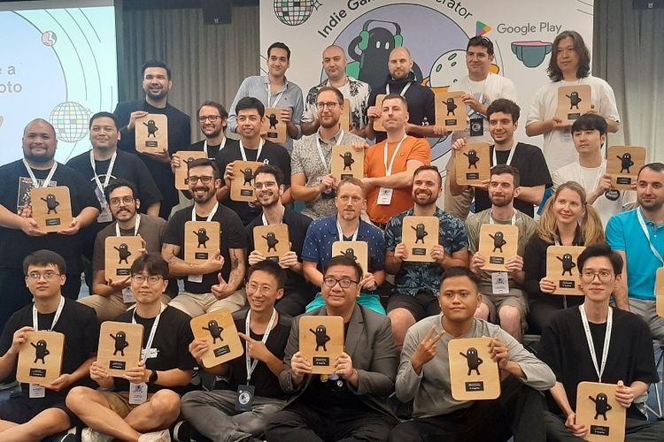 Para developer game peserta Indie Games Accelerator (IGA) 2022 berfoto di Kantor Google Asia Pasifik, Singapura, Selasa (13/12/2022). Ada tiga developer asal Indonesia yang mengikuti IGA yakni Eternal Dream Studio, Gambir Studio, dan Rigged Box Softworks.
