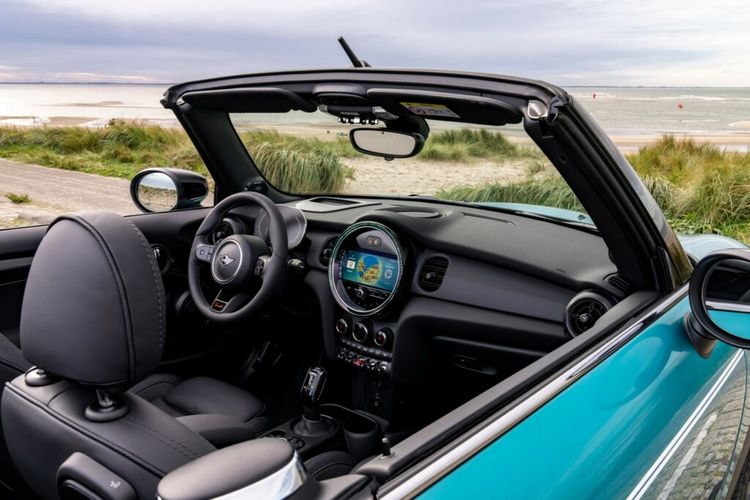  Mini merayakan ulang tahun ke-30 mobil convertible dengan meluncurkan Seaside Edition terbaru.