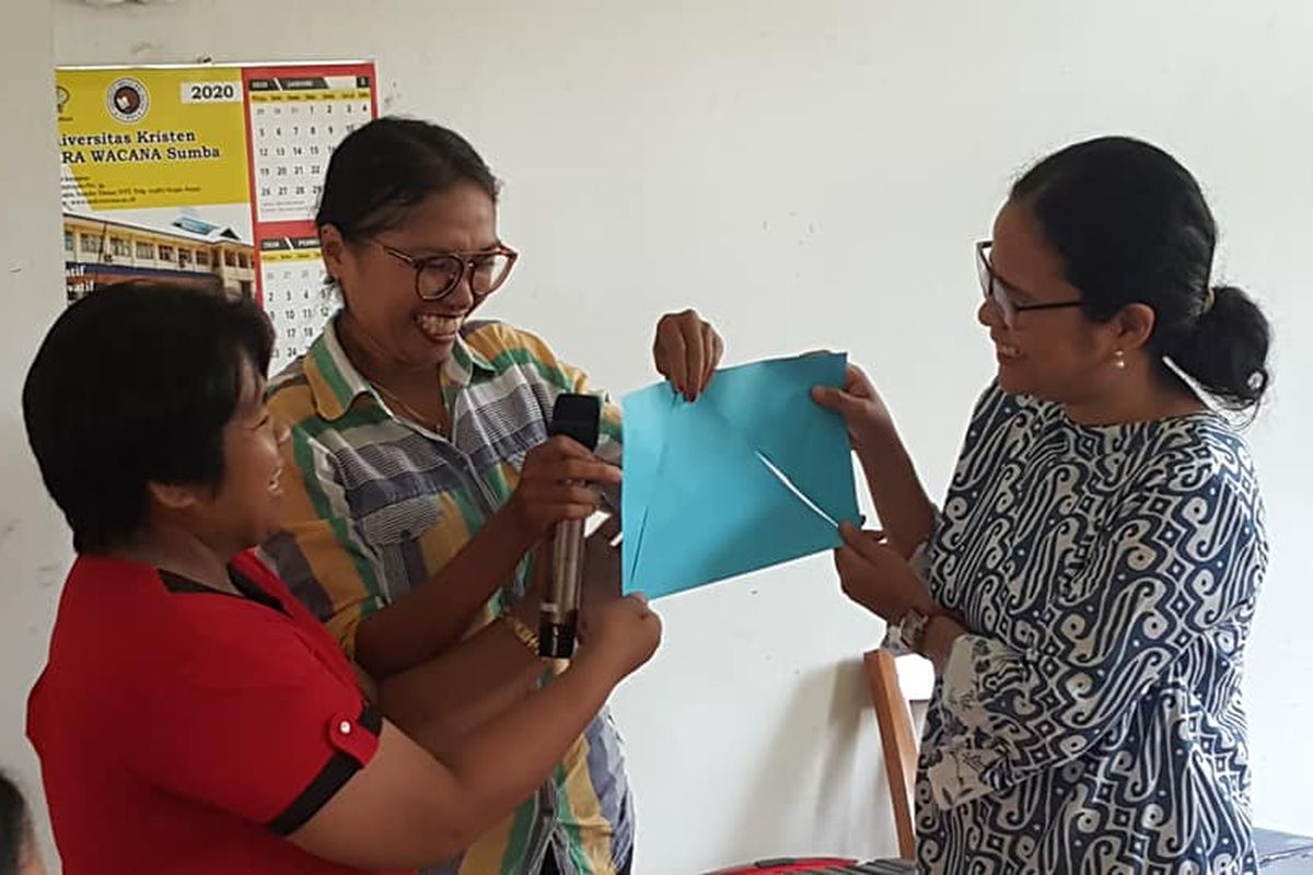 Pelatihan guru dilakukan Gernas Tasaka (Gerakan Nasional Pemberantasan Buta Matematika) kepada guru SD sekitar Sumba Timur dikoordinasi MPS (Masyarakat Pendidikan Sejati) pimpinan Gde Raka, dosen di ITB (28-29/2/2020)