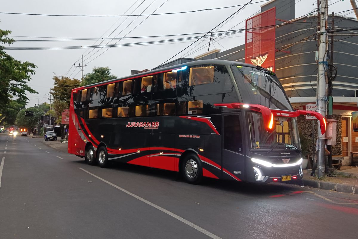 Bus tingkat sleeper PO Juragan 99 Trans 