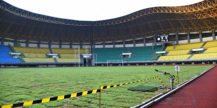 Stadion Patriot Candrabhaga yang tengah diperbaiki untuk persiapan Asian Games 2018.