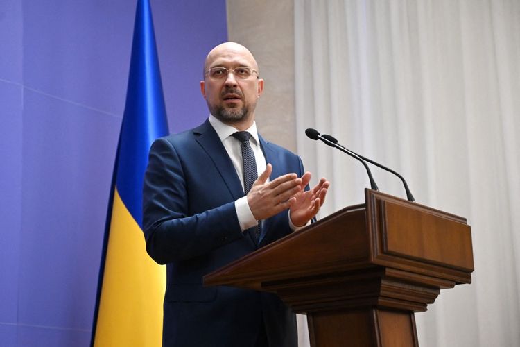 Perdana Menteri Ukraina Denys Shmygal menggelar pengarahan tentang langkah-langkah pencegahan Covid-19 di Kiev pada 11 Maret 2020. 