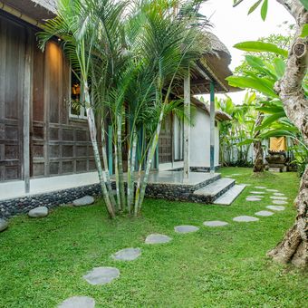 Ilustrasi desain area pintu masuk rumah ala villa di Bali. 