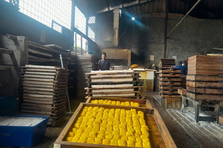Harga Kedelai dan Plastik Naik, Perajin Tahu di Karawang: Untung Makin Tipis, Seperti Kerja Bakti