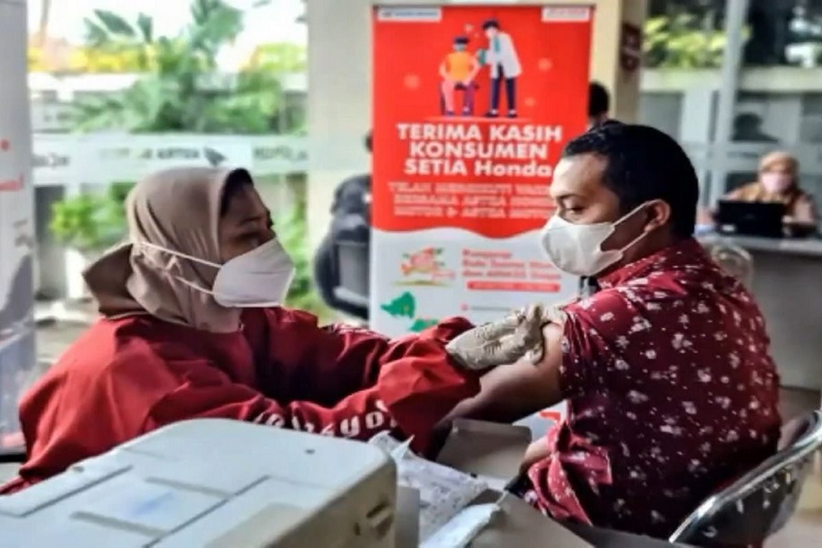 AHM dan jaringannya selenggarakan vaksin booster di 10 kota besar Indonesia untuk 1.650 konsumen setia sepeda motor Honda