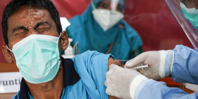 A patient of the Marzoeki Mahdi Hospital in Bogor, West Java receives a dose of the Covid-19 vaccine on Tuesday, June 1, 2021. 