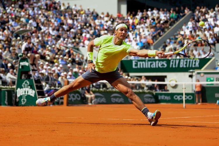Petenis Spanyol, Rafael Nadal, saat beraksi pada final French Open 2019, Minggu (9/6/2019).