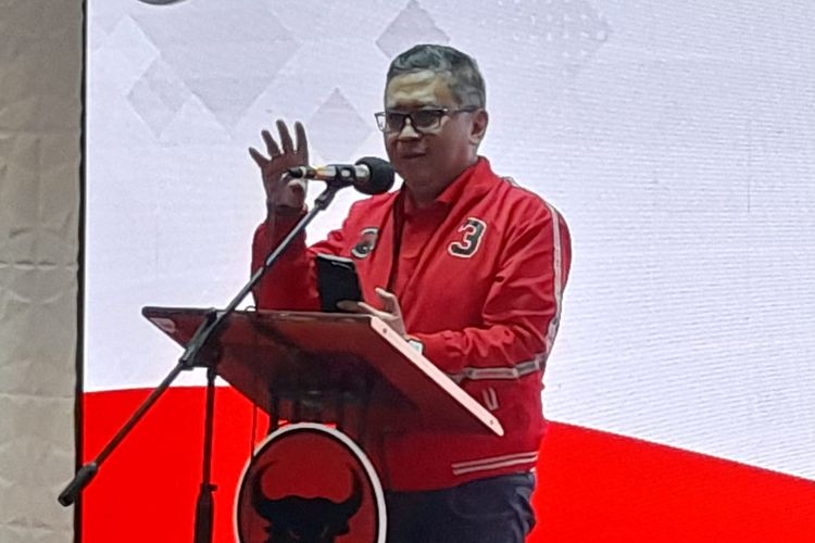 Sekretaris Jenderal DPP PDI-P Hasto Kristiyanto dalam acara pelantikan dan pembekalan pengurus DPD Taruna Merah Putih Provinsi DKI Jakarta, Jumat (22/7/2022).
